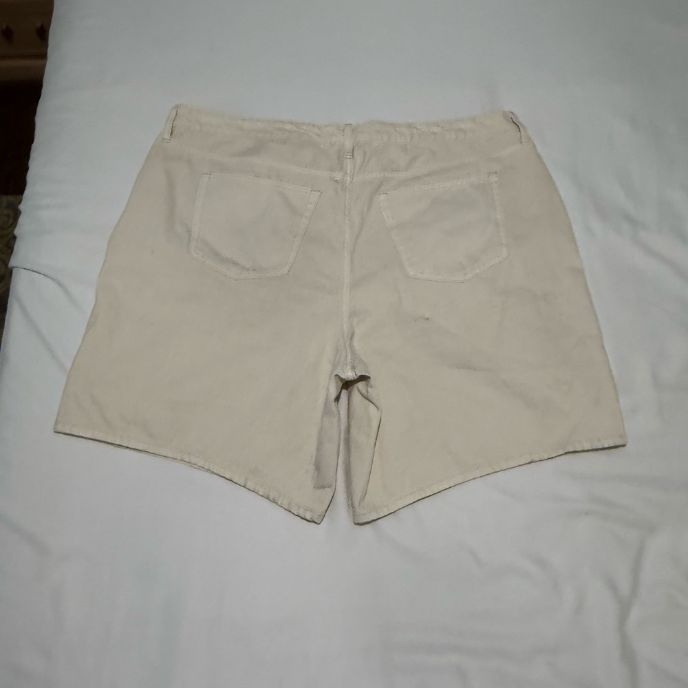 Universal Thread - Women’s- Off-White Shorts - Size 22 - Picture 5 of 6